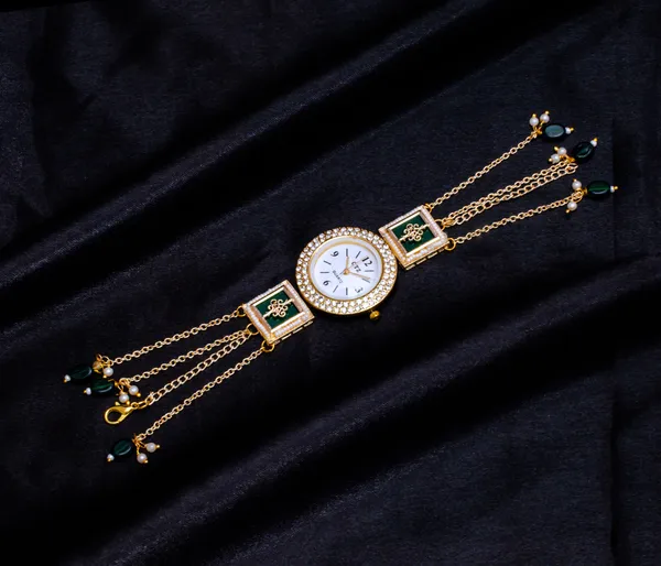 Royal_Kashmiri_Kundan_Chain_Bracelet_Watch_with_Pearl_Drops