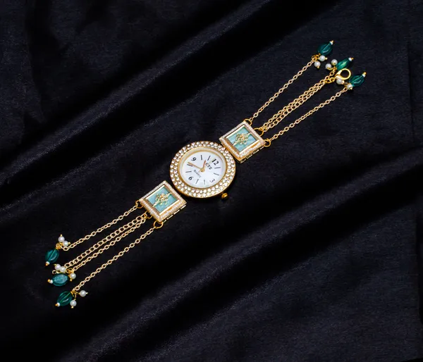 Royal_Kashmiri_Kundan_Chain_Bracelet_Watch_with_Pearl_Drops
