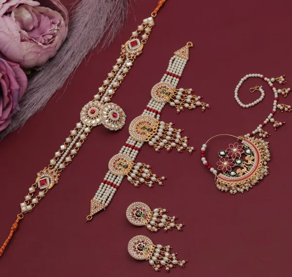 Kundan_Pearl_Traditional_Choker_Necklace_Set_With_Maang_Tikka_And_Earrings