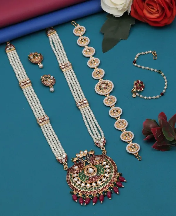 Kundan_Pearl_Traditional_Necklace_Set_With_Matching_Tikka_And_Earrings