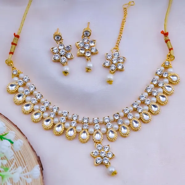 Gold_Toned_Kundan_Floral_Elegant_Necklace_Set_With_Earrings_And_Maang_Tikka