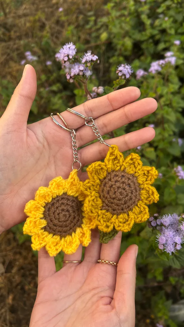 Handmade_Crochet_Sunflower_Keychain(Pack_of_2)