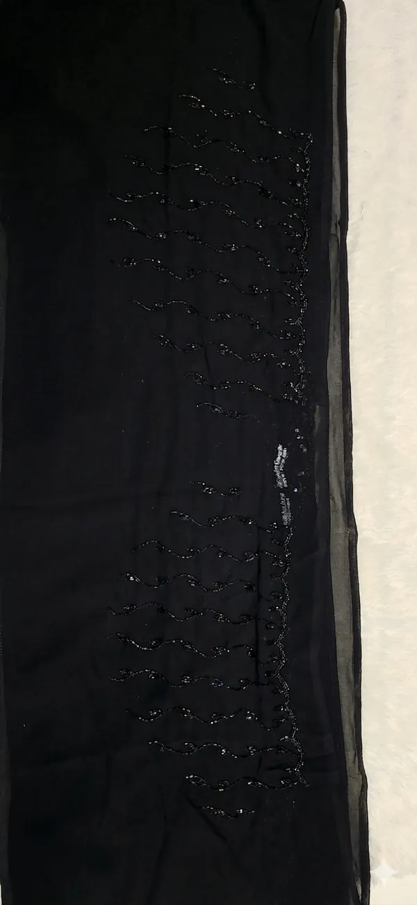 Elegant_Black_Sequin_Border_Georgette_Saree_With_Blouse_Piece