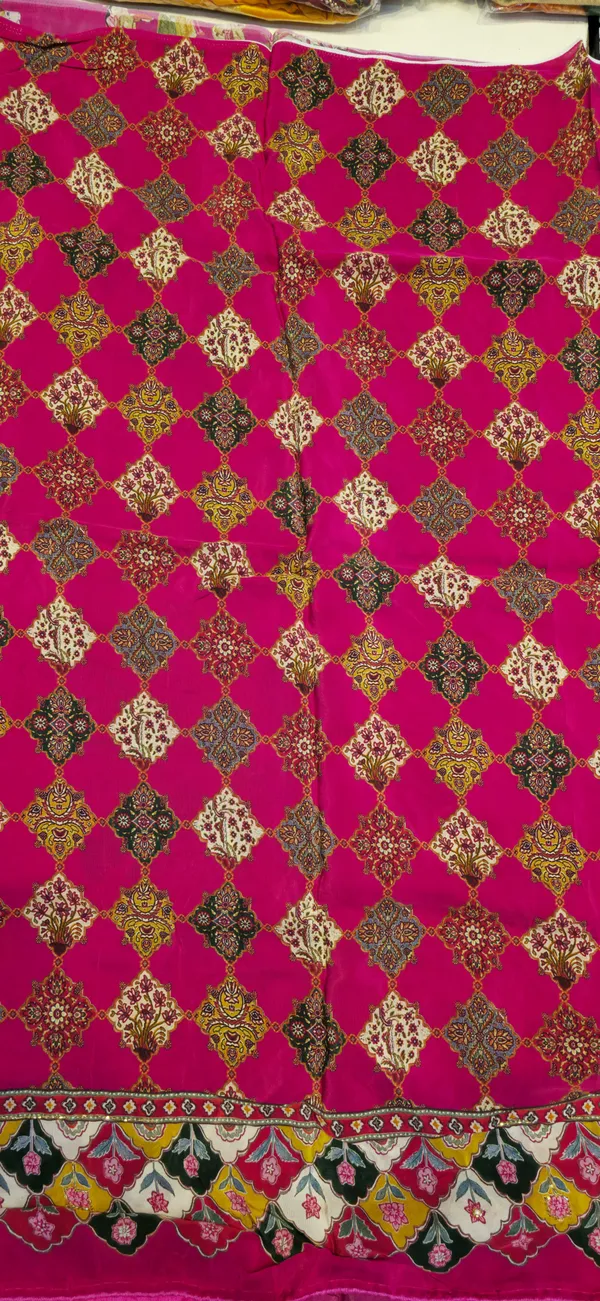 Magenta_Pink_Printed_Saree_With_Mughal_Motifs_And_Floral_Border