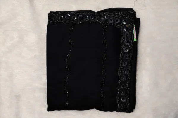 Elegant_Black_Sequin_Border_Georgette_Saree_With_Blouse_Piece