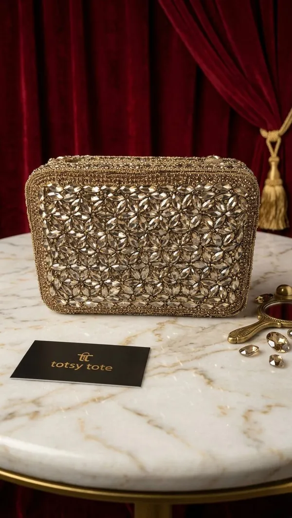Ornate_Whisper_Clutch_For_Women