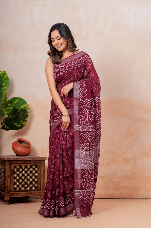 Maroon_Bandhani_Print_Linen_Saree_With_Woven_Border