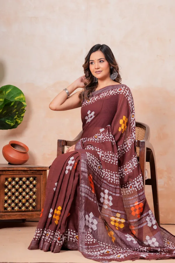 Brown_Floral_Printed_Linen_Saree_With_Blouse_Piece