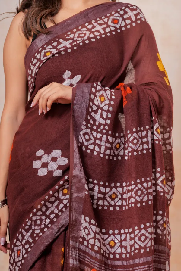 Brown_Floral_Printed_Linen_Saree_With_Blouse_Piece