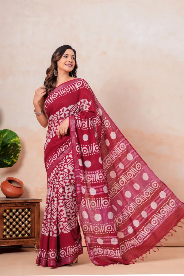 Maroon_And_White_Block_Printed_Linen_Saree_With_Geometric_Patterns