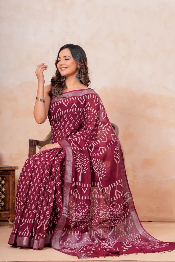 Maroon_Batik_Print_Linen_Saree_With_Contrast_Border