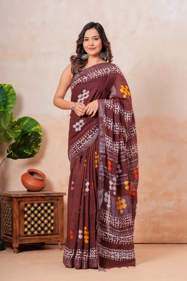 Brown_Floral_Printed_Linen_Saree_With_Blouse_Piece