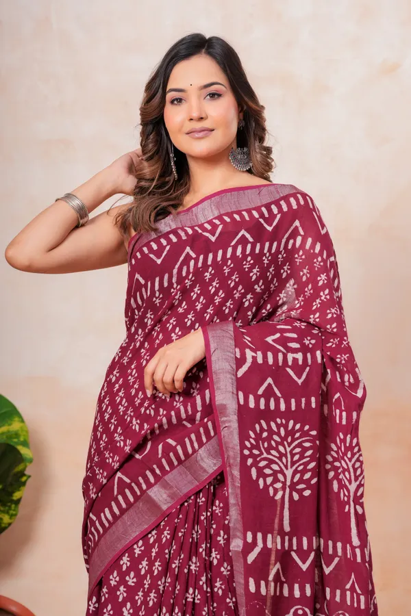 Maroon_Batik_Print_Linen_Saree_With_Contrast_Border