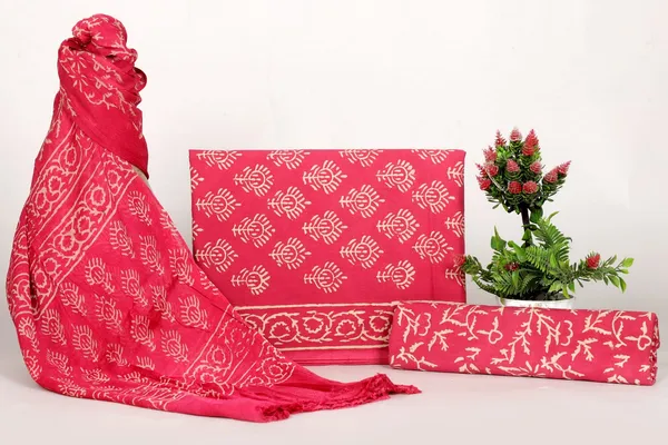 Red_Bandhani_Print_Unstitched_Suit_Set_With_Chiffon_Dupatta