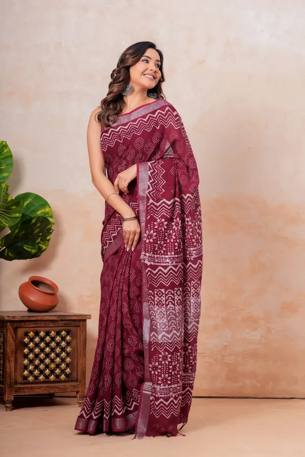 Maroon_Bandhani_Print_Linen_Saree_With_Woven_Border