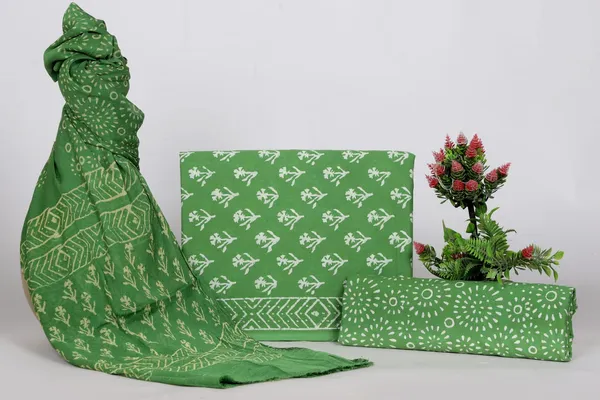 Green_Bandhani_Print_Cotton_Dress_Material_Suit_Set_With_Chiffon_Dupatta