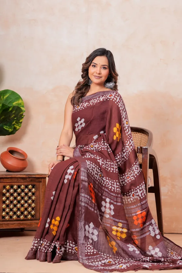 Brown_Floral_Printed_Linen_Saree_With_Blouse_Piece
