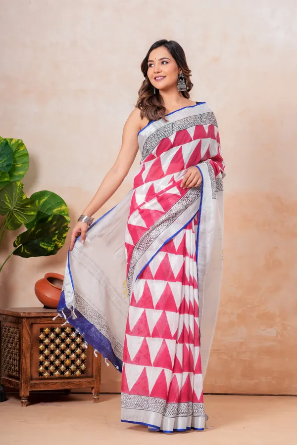 Geometric_White__Linen_Saree_With_Blue_Border_And_Contrast_Pallu