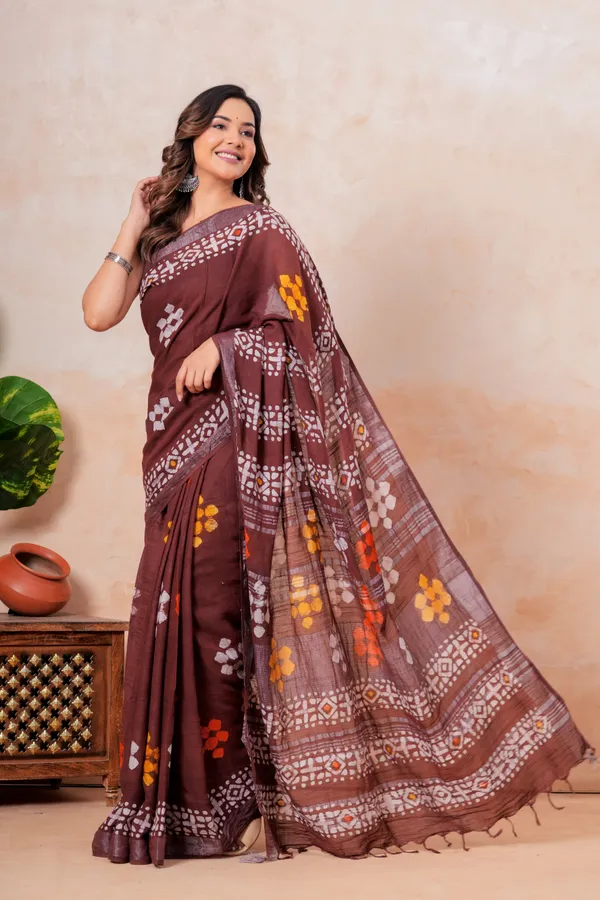 Brown_Floral_Printed_Linen_Saree_With_Blouse_Piece