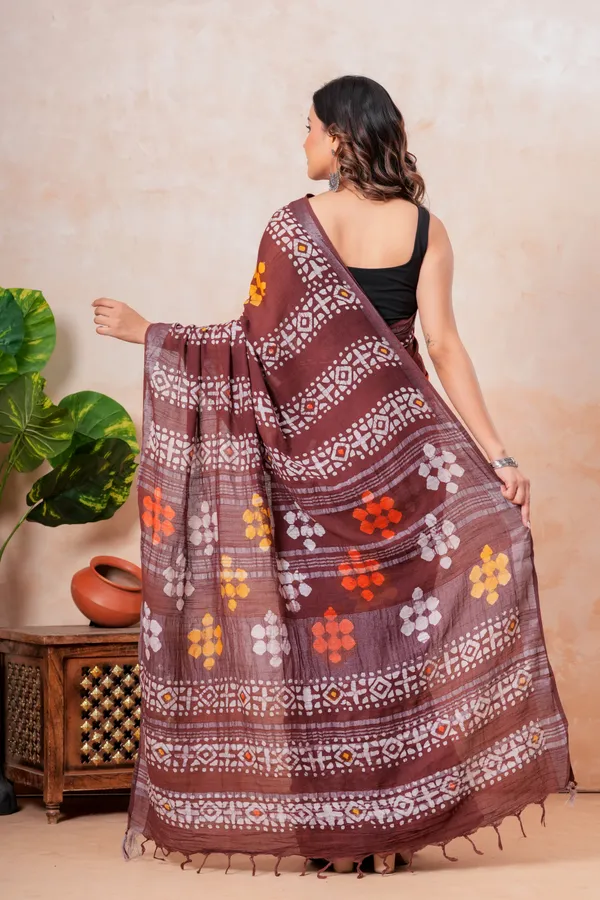 Brown_Floral_Printed_Linen_Saree_With_Blouse_Piece