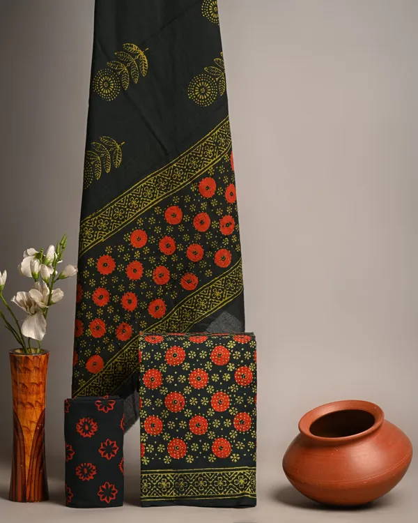 Traditional_Black_Mulmul_Suit_Set_With_Red_Floral_Print_And_Yellow_Border