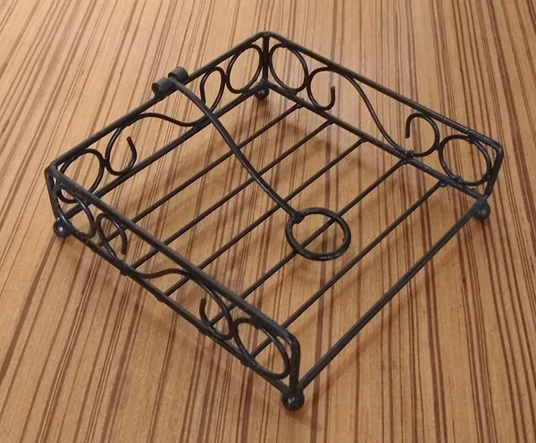 Metal_Napkin_Holder_Scroll_Design_Modern_Wire_Frame_Table_Organiser