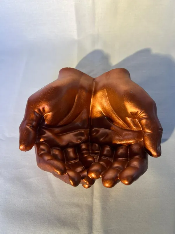 Golden_Bronze_Cupped_Hands_Sculpture_Decorative_Showpiece