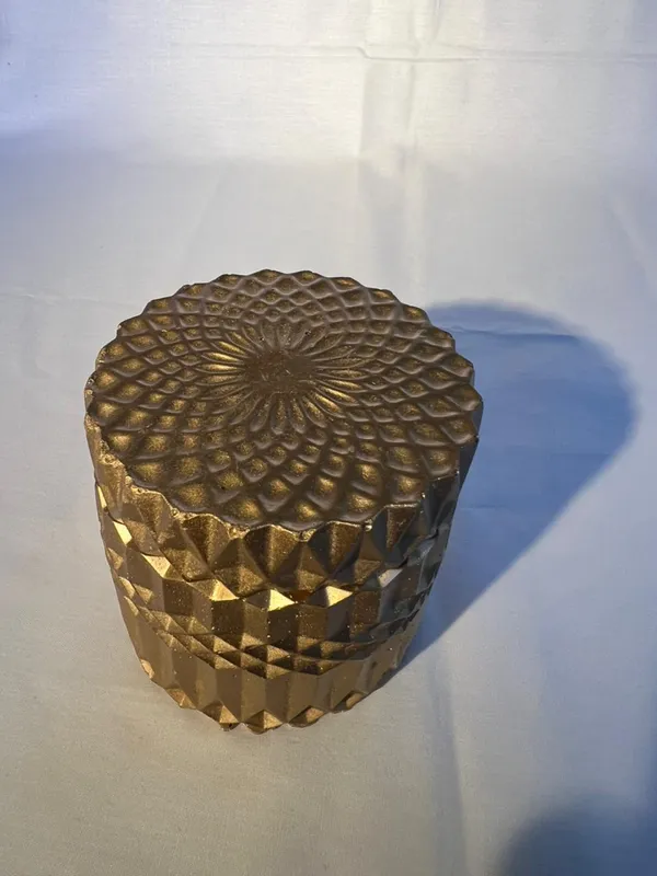 Decorative_Golden_Textured_Cylindrical_Storage_Container_With_Geometric_Pattern_Lid