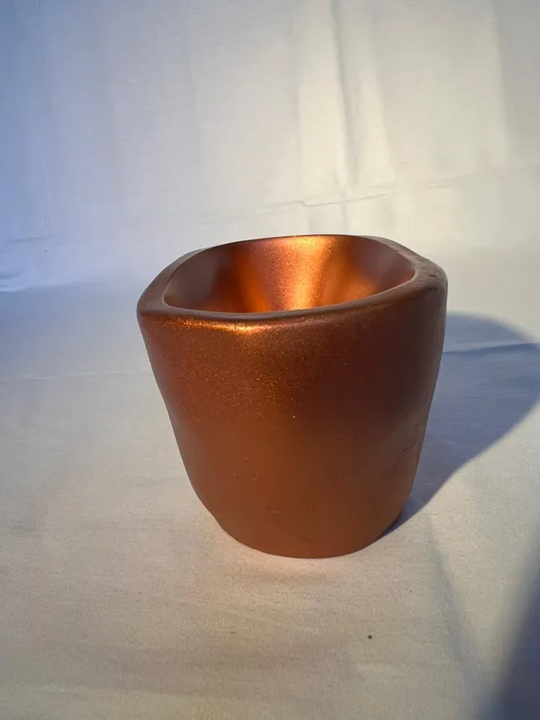 Handcrafted_Amber_Resin_Face_Planter_Minimalist_Modern_Home_Decor_Pot