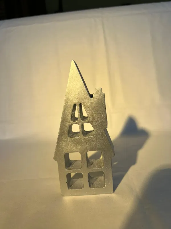 Metal_House_Shaped_Candle_Holder_Luminary