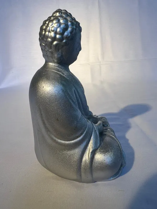 Metallic_Silver_Buddha_Meditation_Statue_Peaceful_Home_Decor_Figurine