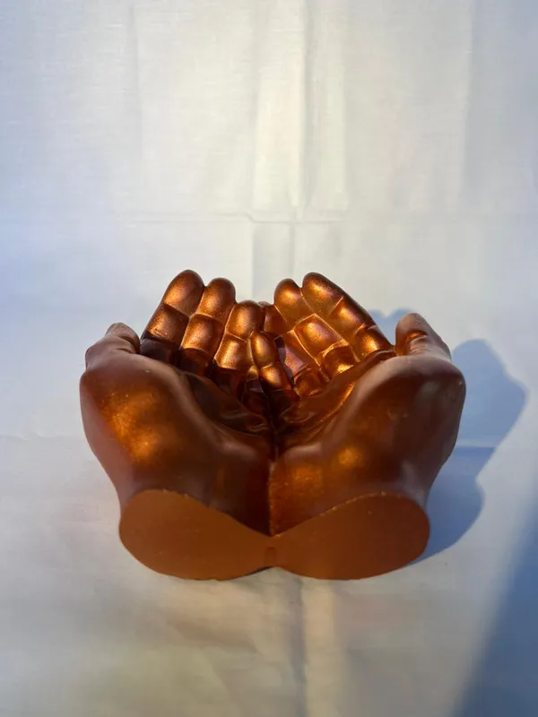 Golden_Bronze_Cupped_Hands_Sculpture_Decorative_Showpiece
