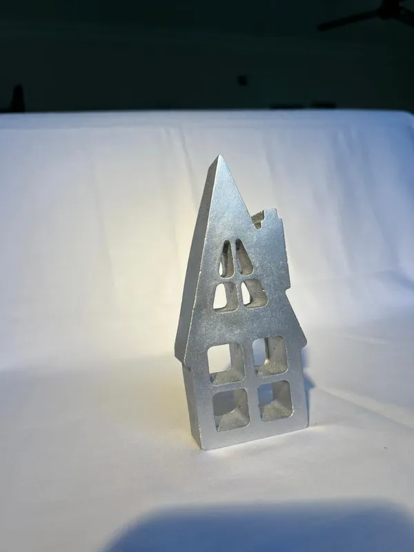Metal_House_Shaped_Candle_Holder_Luminary