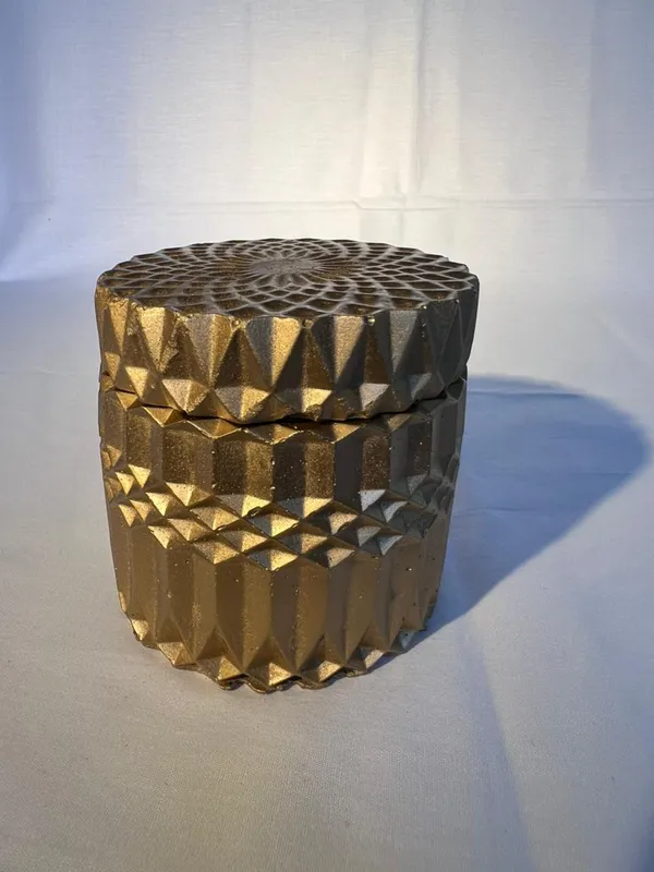 Decorative_Golden_Textured_Cylindrical_Storage_Container_With_Geometric_Pattern_Lid