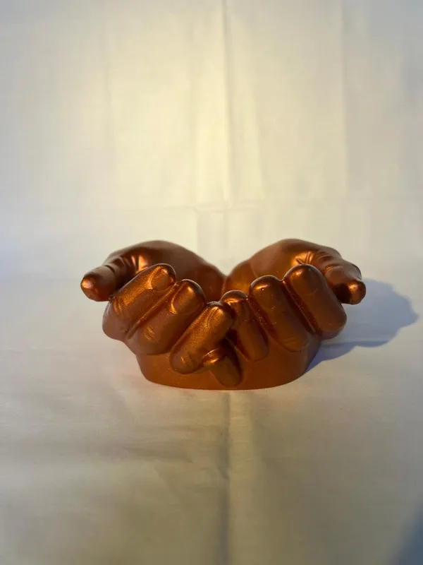 Golden_Bronze_Cupped_Hands_Sculpture_Decorative_Showpiece