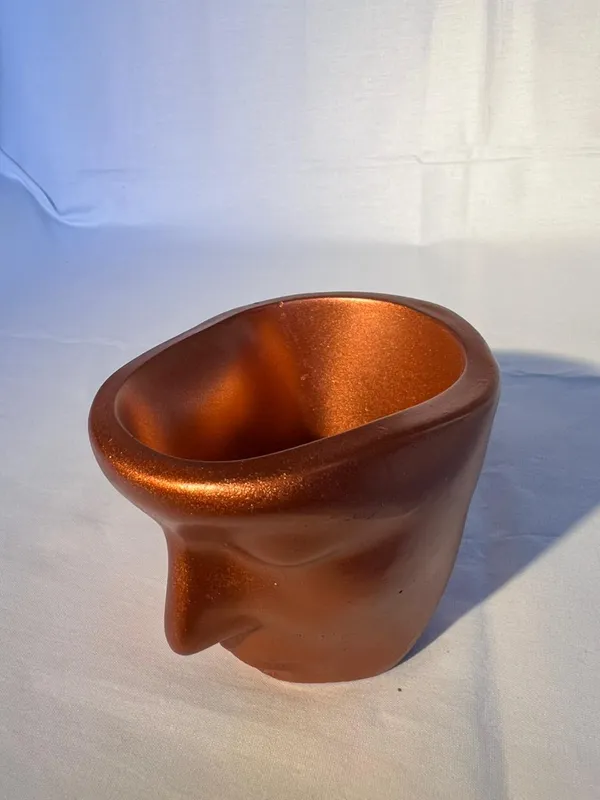 Handcrafted_Amber_Resin_Face_Planter_Minimalist_Modern_Home_Decor_Pot