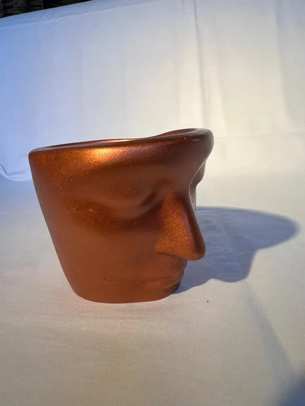 Handcrafted_Amber_Resin_Face_Planter_Minimalist_Modern_Home_Decor_Pot