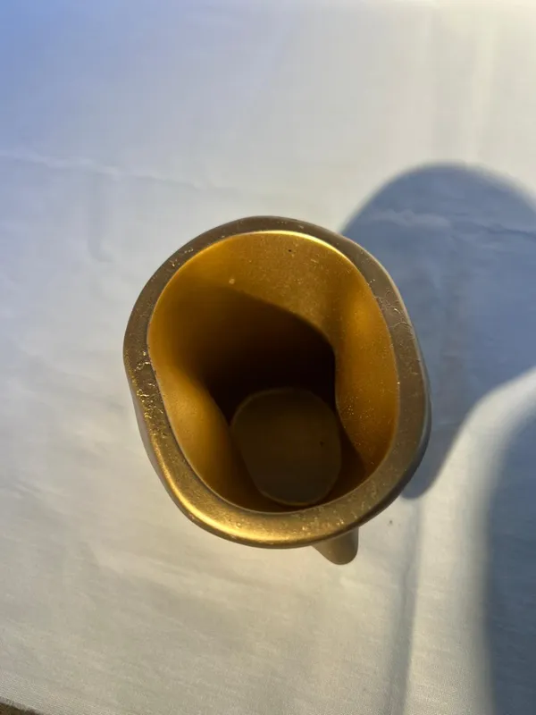 Gold_Face_Shaped_Decorative_Cup_Or_Planter