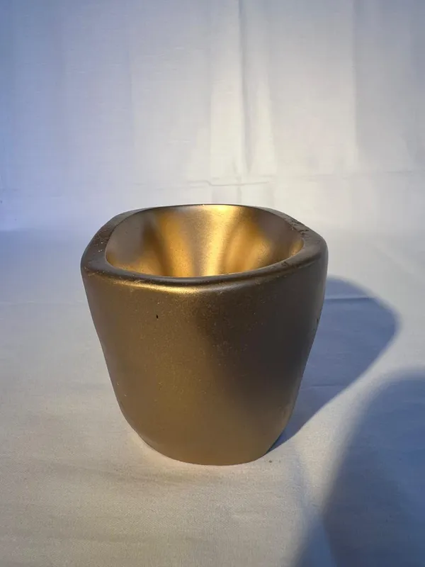 Gold_Face_Shaped_Decorative_Cup_Or_Planter