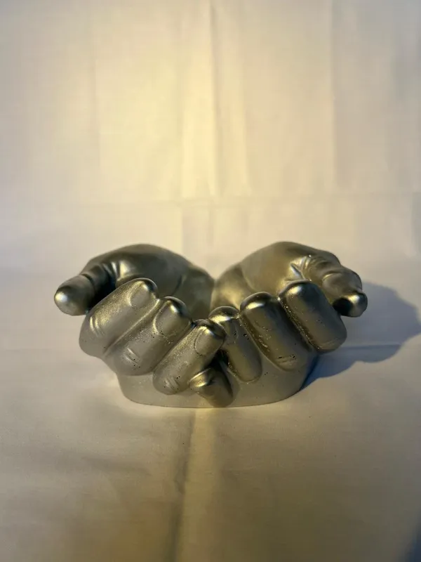 Metallic_Gold_Hand_Sculpture_Ring_Holder