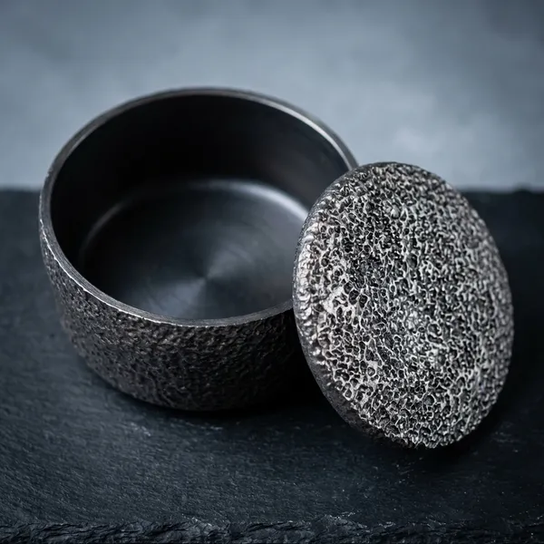 Textured_Black_Round_Storage_Box_With_Lid