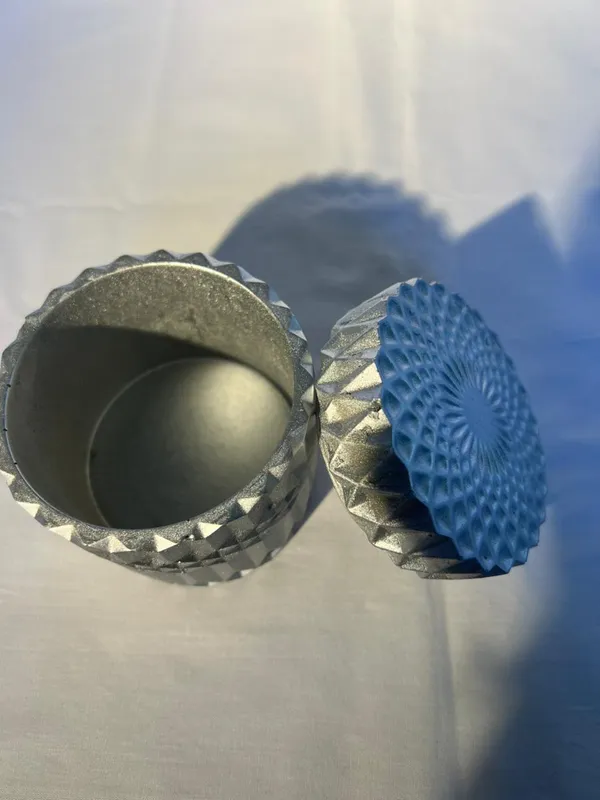 Handcrafted_Textured_Metal_Box_With_Geometric_Pattern_And_Lid