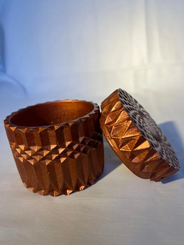Handcrafted_Amber_Glass_Decorative_Storage_Jar_With_Geometric_Pattern
