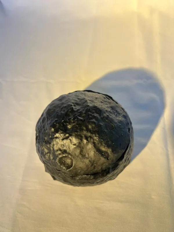 Textured_Dark_Spherical_Storage_Box_With_Lid