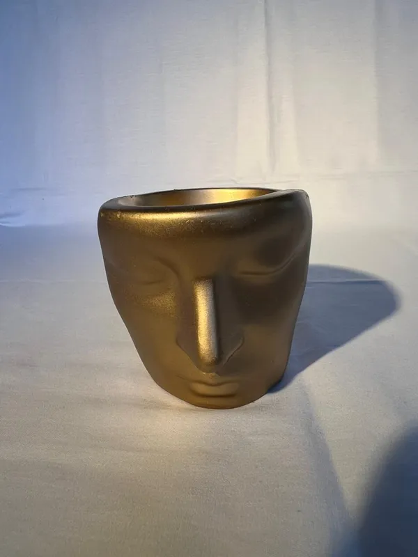 Gold_Face_Shaped_Decorative_Cup_Or_Planter