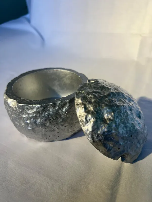 Decorative_Metallic_Sphere_Box_Textured_Silver_Finish_Storage_Container