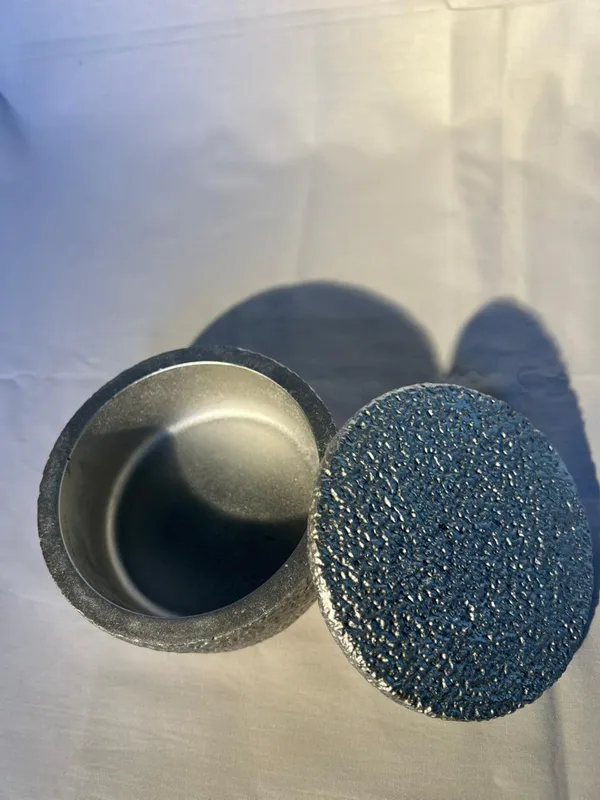 Textured_Black_Round_Storage_Box_With_Lid