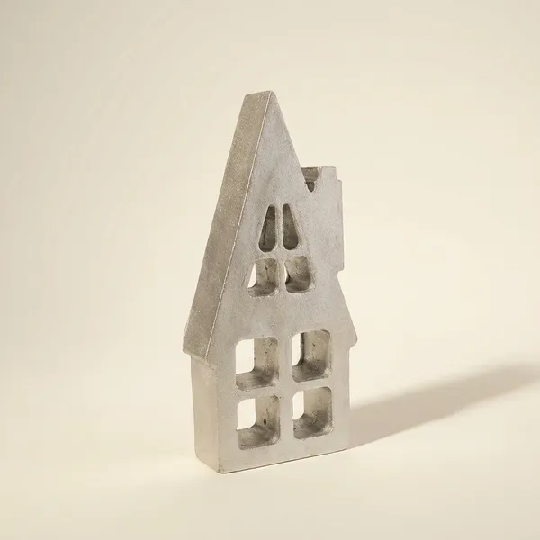 Metal_House_Shaped_Candle_Holder_Luminary