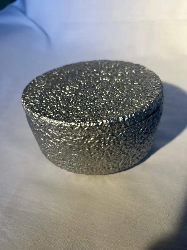 Textured_Black_Round_Storage_Box_With_Lid