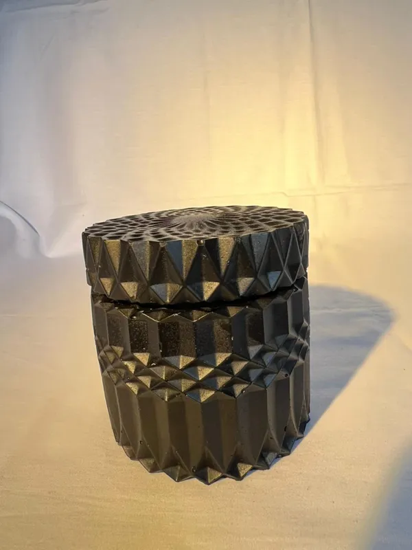 Decorative_Golden_Textured_Cylindrical_Storage_Container_With_Geometric_Pattern_Lid